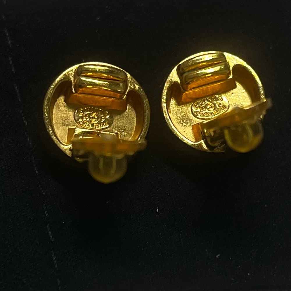 Chanel Earrings Logo Gold Plated Ball 98P - rare vintage - Picture 4 of 6
